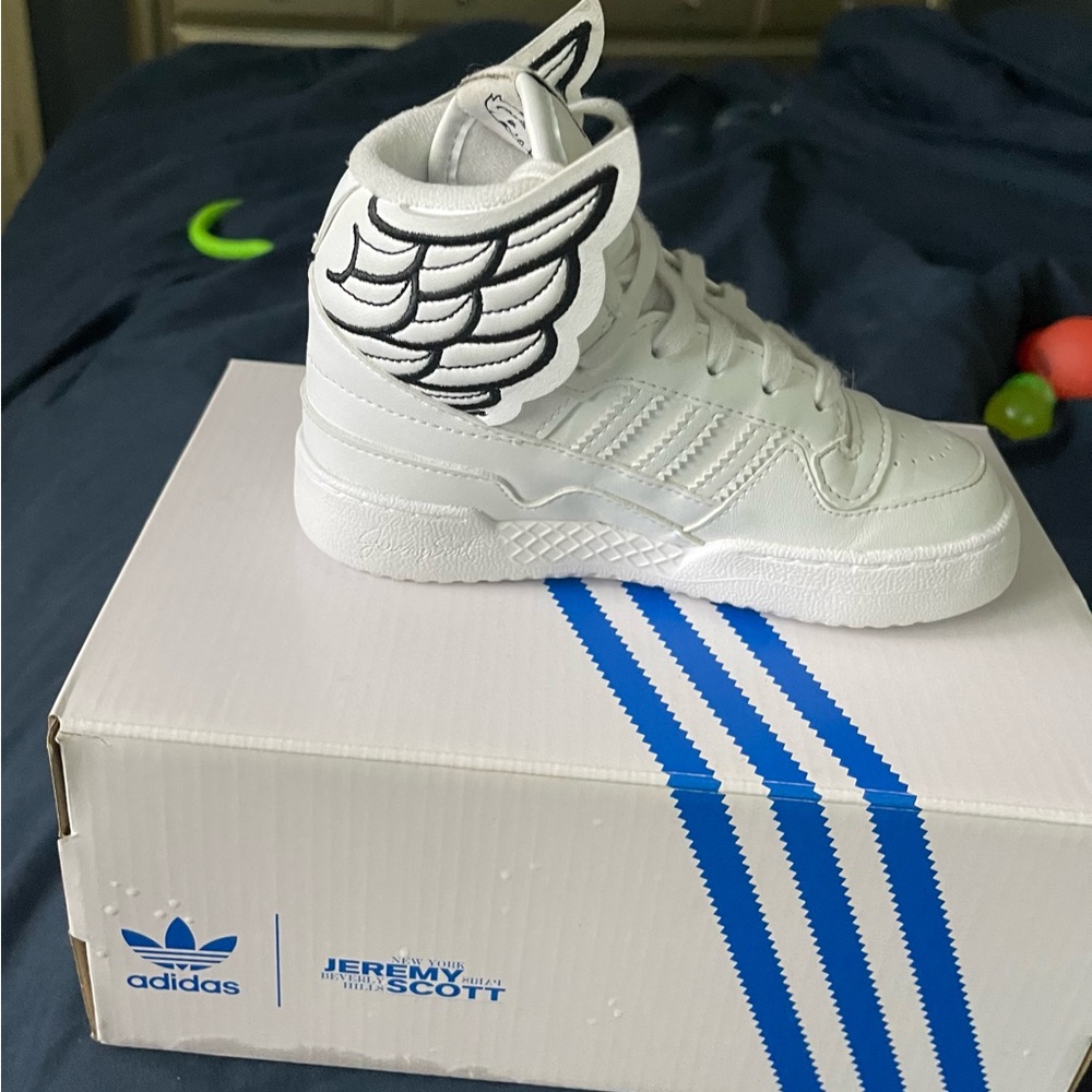 Toddler adidas sneakers size 9C white and black